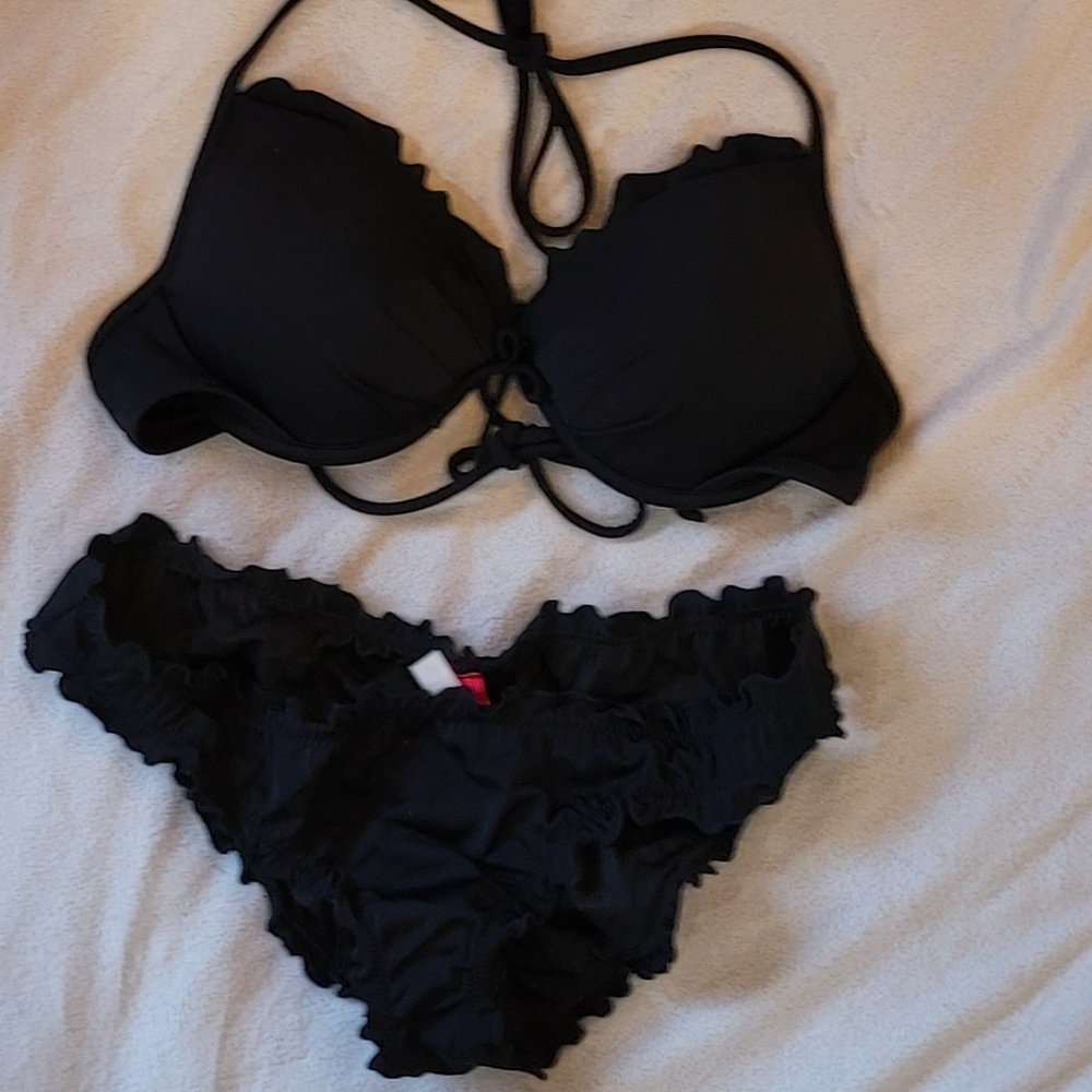 CUTE RARE VICTORIAS SECRET BLACK RUFFLE BIKINI SET - Picture 10 of 12